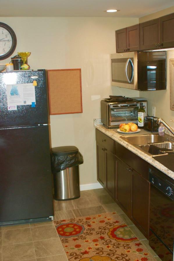 Blue Bear Den 3Br 2Ba Dtc Private Apt Hot Tub Exterior photo